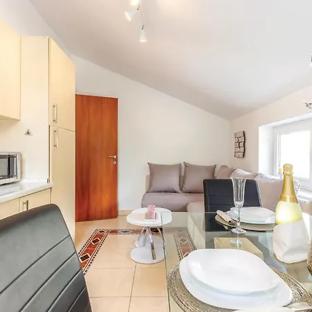 2 Bedroom Pet Friendly In سيلتسي